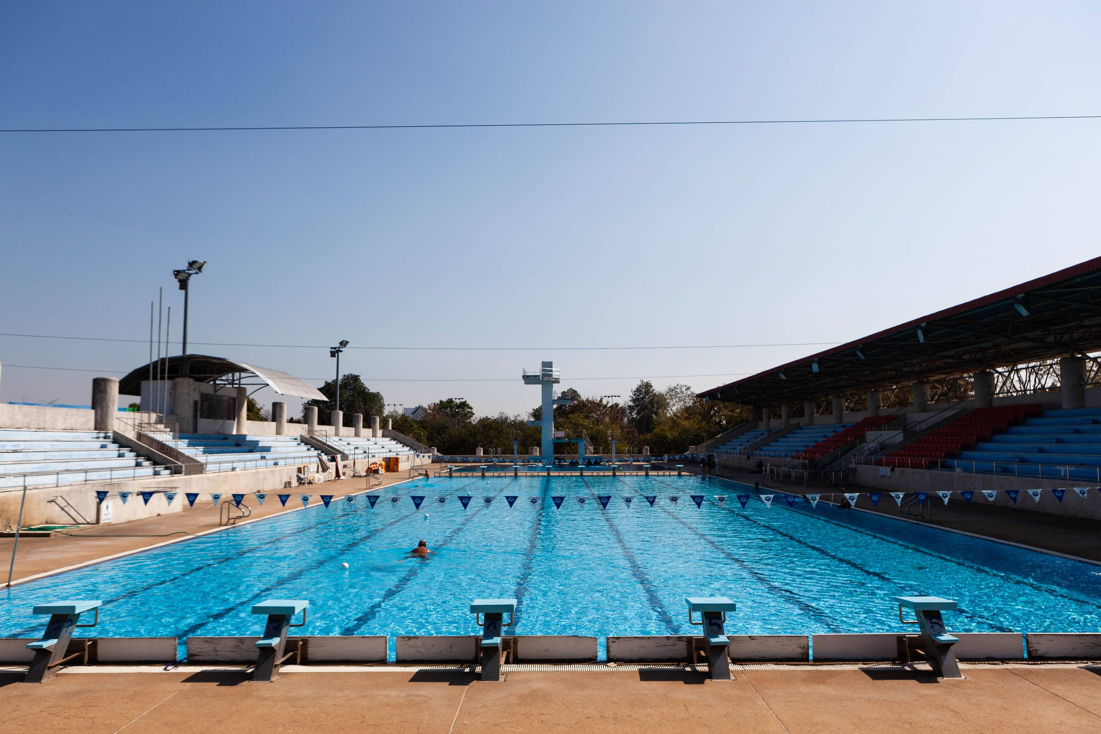 Можно без шапочки: топ открытых бассейнов Москвы