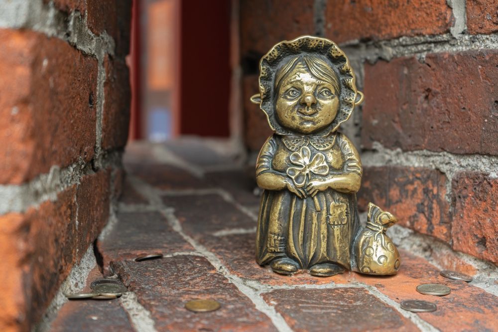 Скульптура хомлина в Калининграде