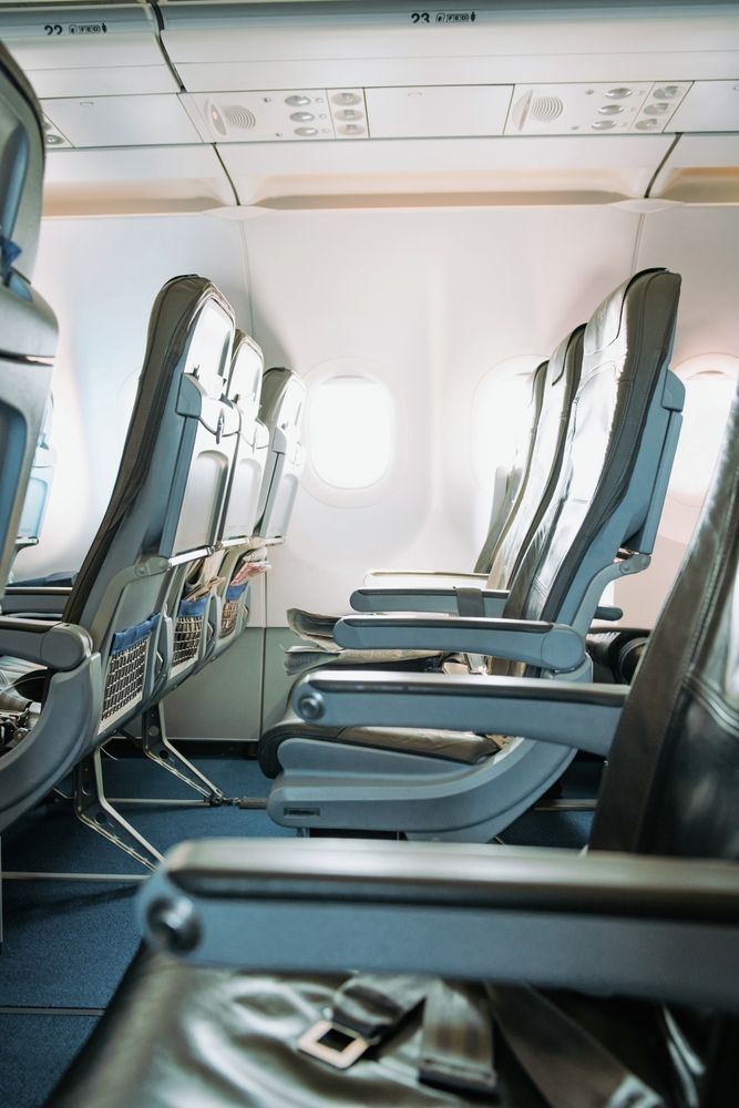 Места между сиденьями в самолёте