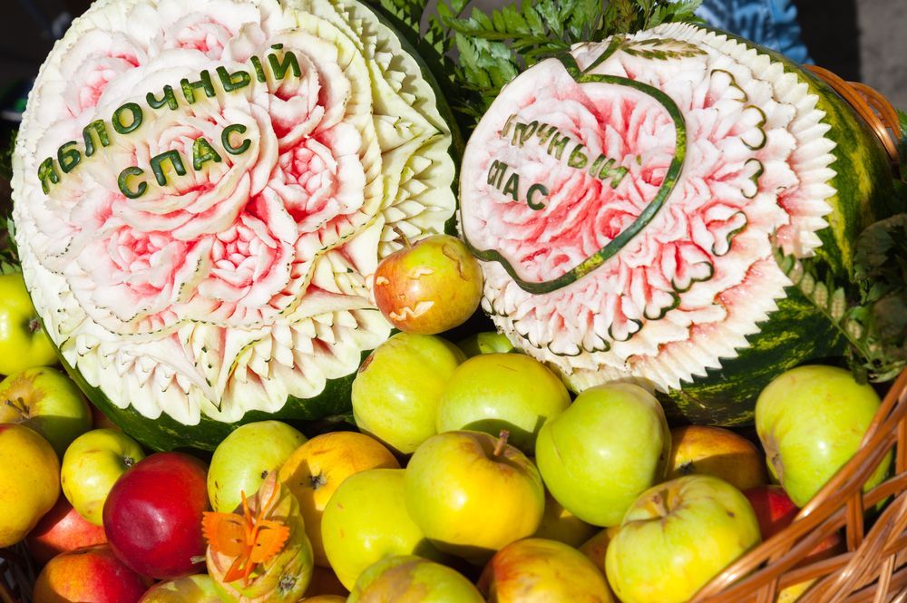Яблоки и куличи