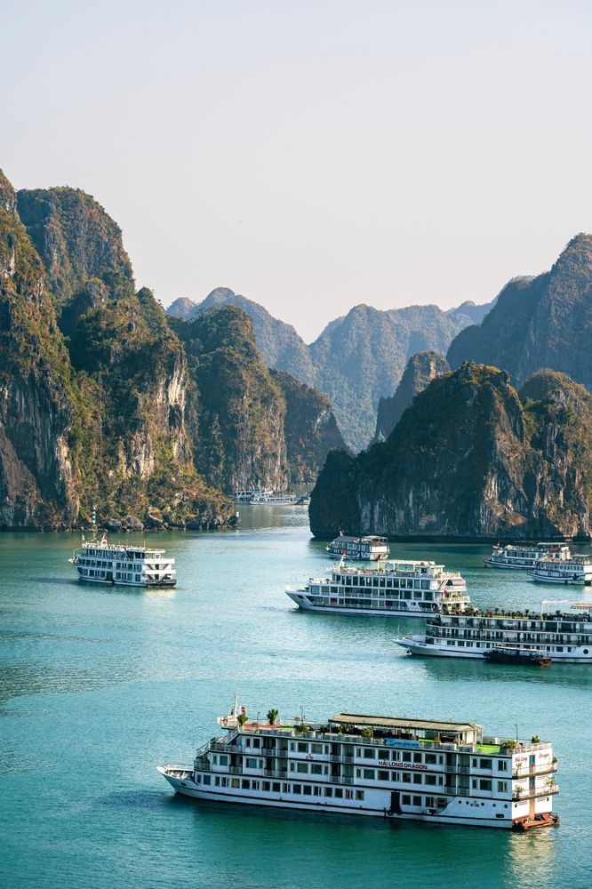 Бухта Халонг во Вьетнаме