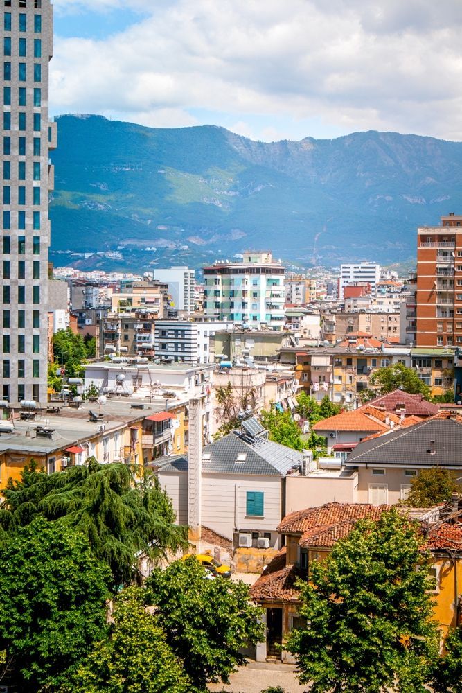 Виды на Тирану, Албания