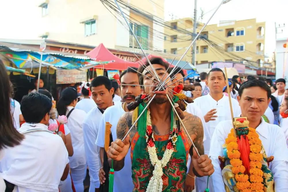 Странные традиции народов мира, сохранившиеся до сих пор