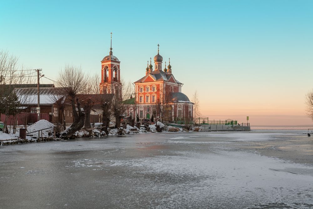 Церковь и озеро в Переславле-Залесском