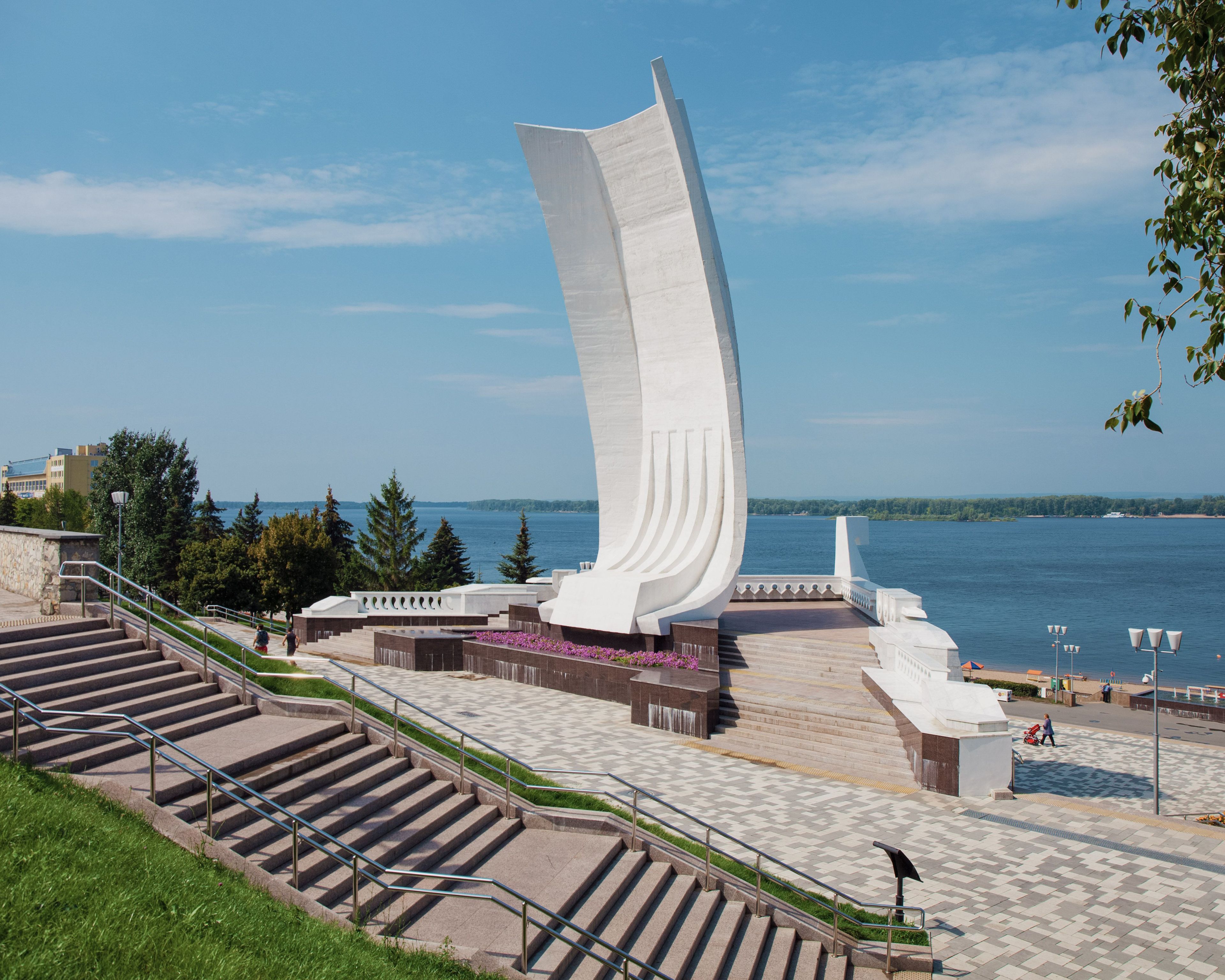 стела «Ладья».jpg