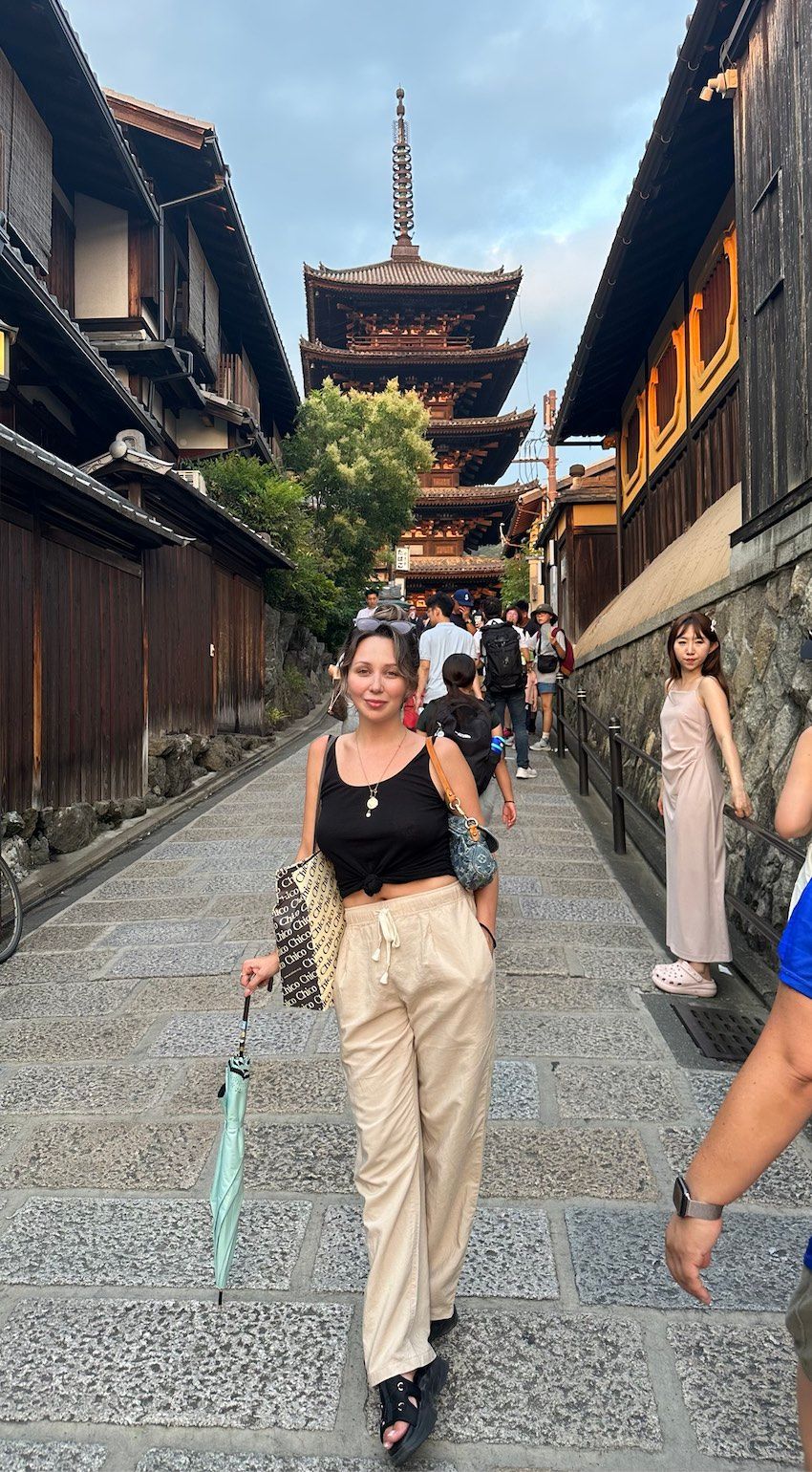 Лиза с зонтиком