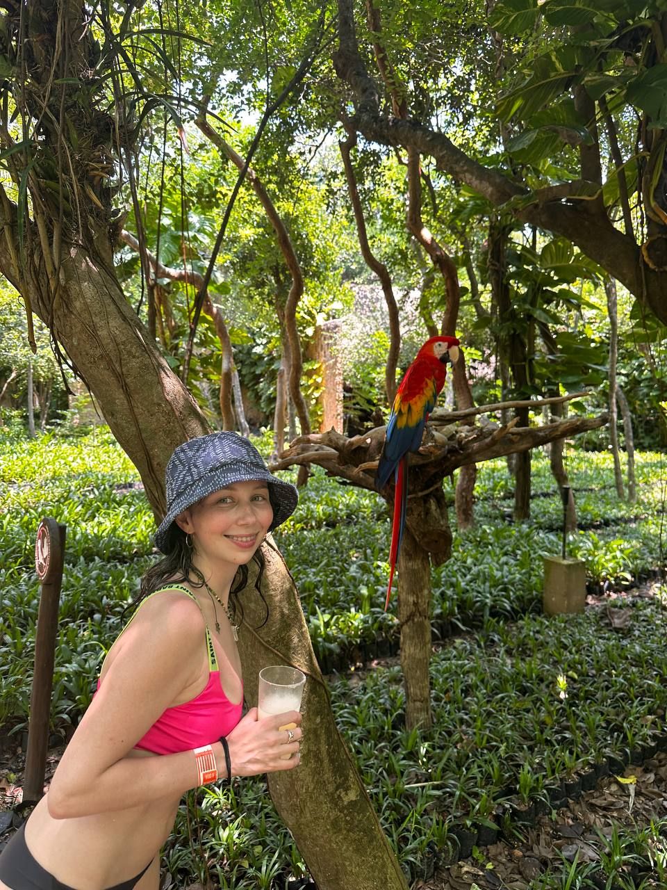 Лиза с попугаем