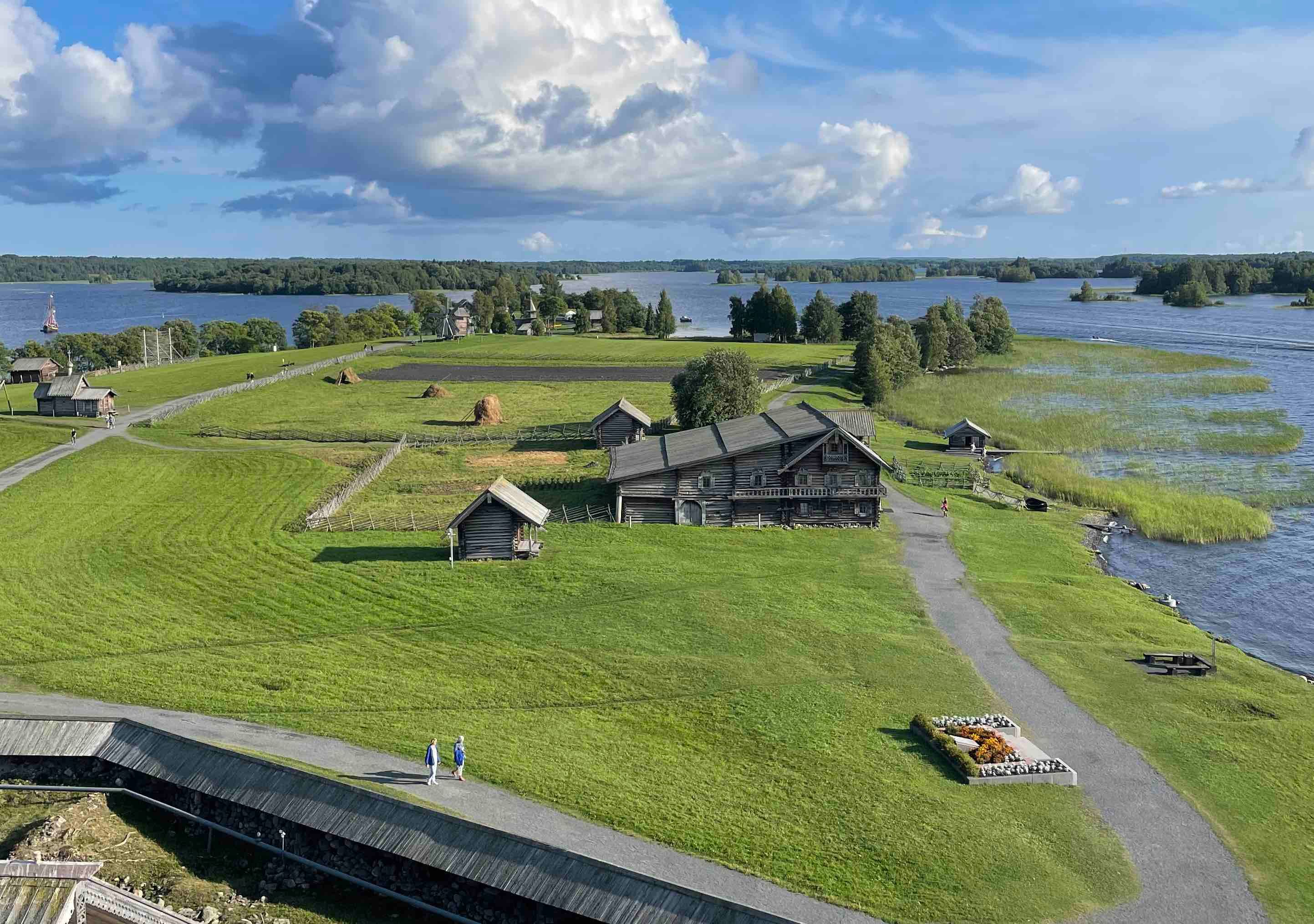 вид на кижский погост.jpg