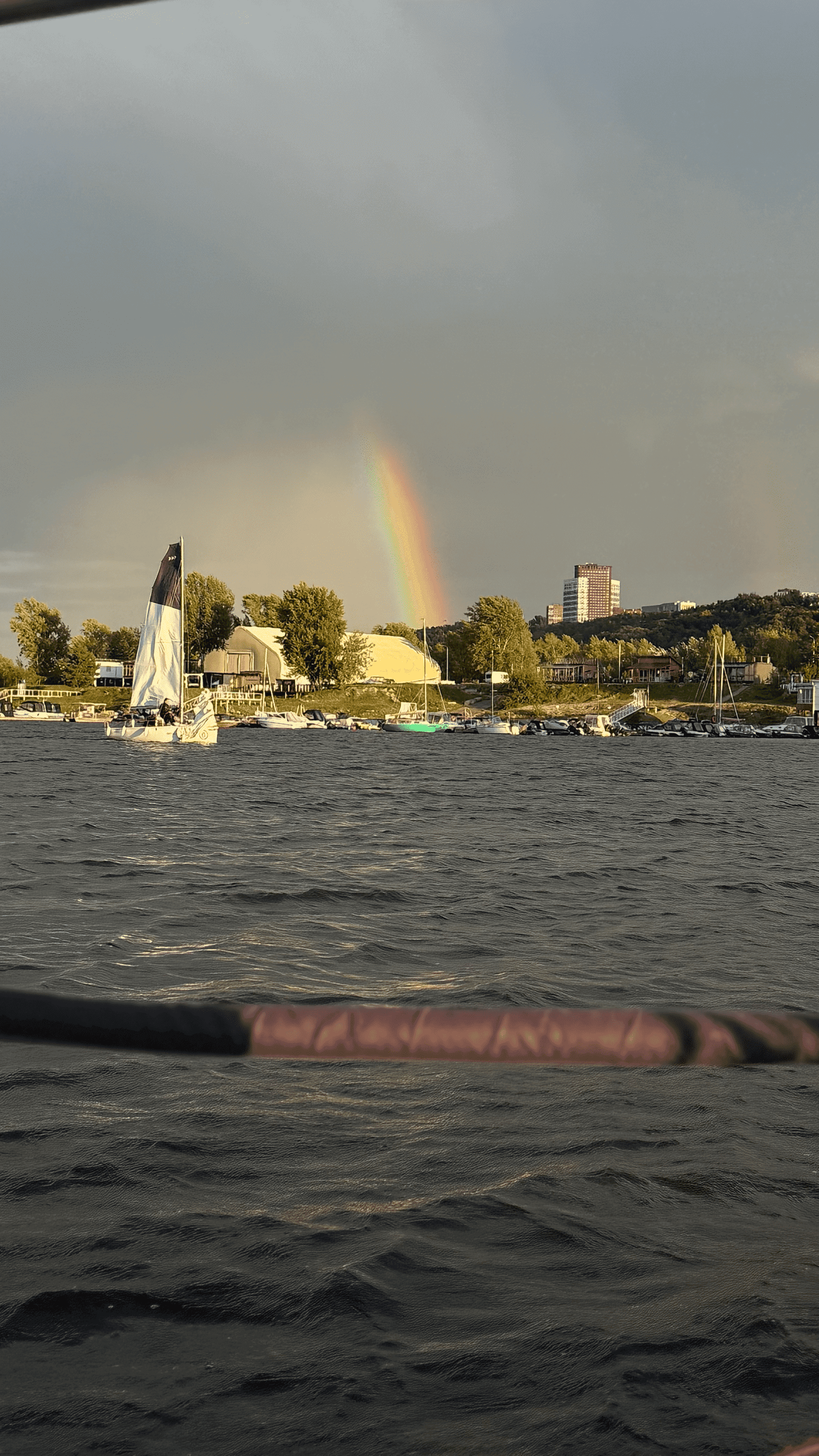 вид с парусной яхты.png