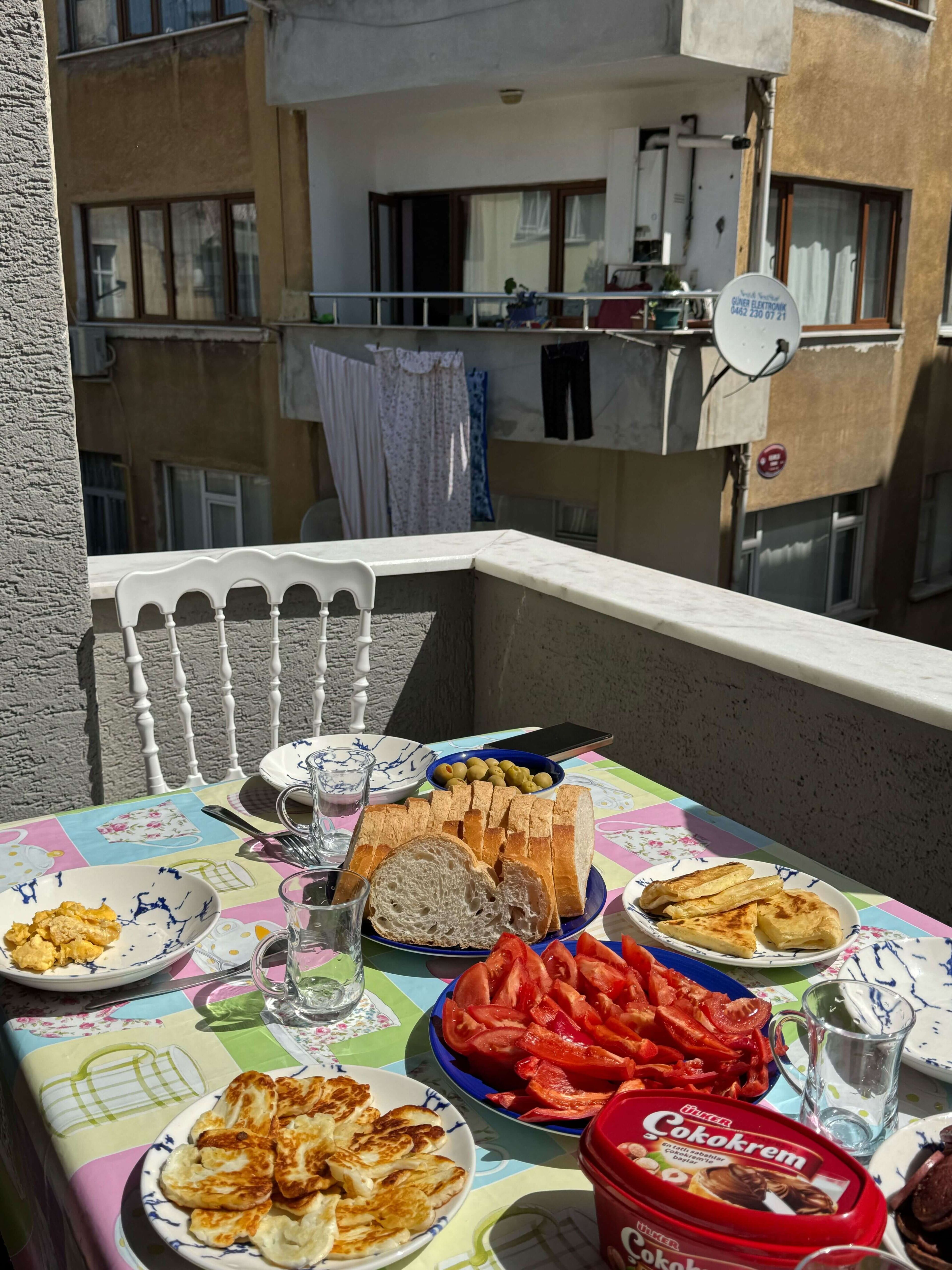 завтрак на балконе — копия.jpg